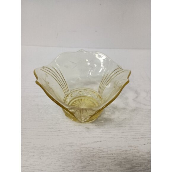 Vintage Lancaster Yellow Depression Glass Serving Bowl Etched Flower Ruffle Edge - Picture 5 of 13